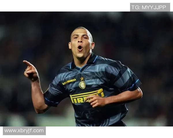 帅气足球球星高清壁纸大全展现运动魅力与竞技风采